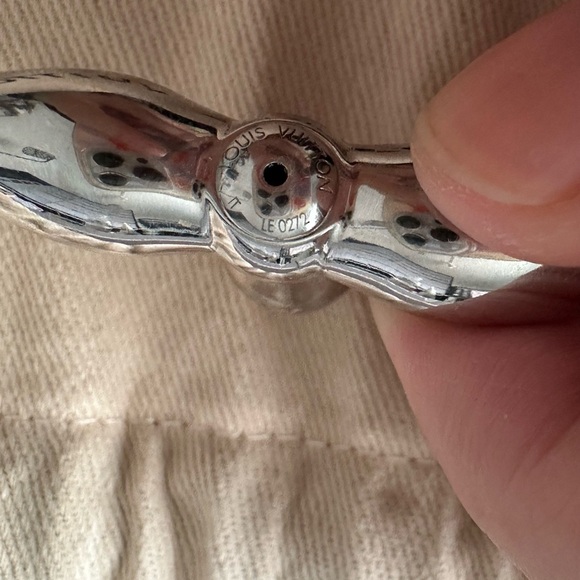 Louis Vuitton Louisette Earrings in large - Picture 6 of 6